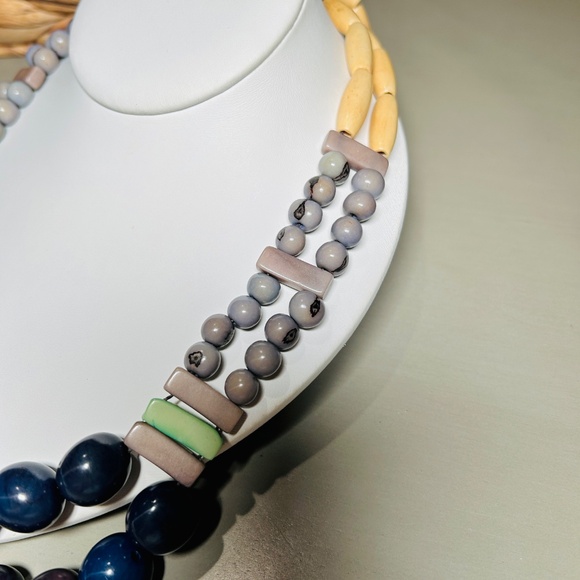 Vintage Artisan Necklace from natural Acai beads and Bombona Seeds - Picture 4 of 10